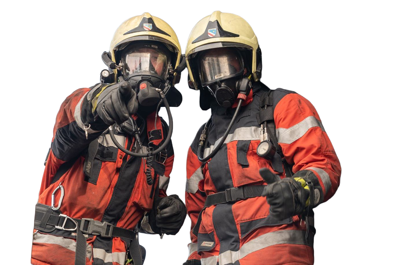 Angehörige der Feuerwehr in Einsatzkleidung unter Atemschutz